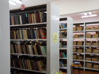 Стеллажи для книг